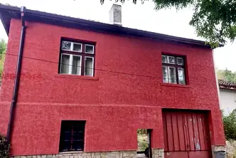 Къща в Перник, с. Лобош