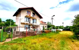 Къща в Перник, с. Лобош