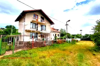 Къща в Перник, с. Лобош