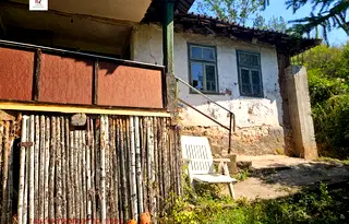 Къща в Перник, с. Лобош