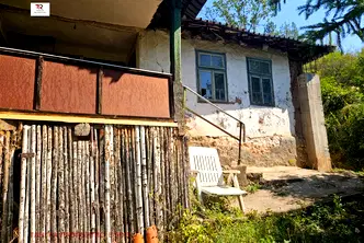 Къща в Перник, с. Лобош