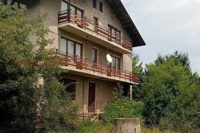 Къща в Перник, с. Люлин
