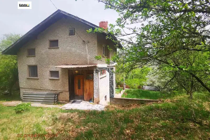 House in Pernik, Mramor
