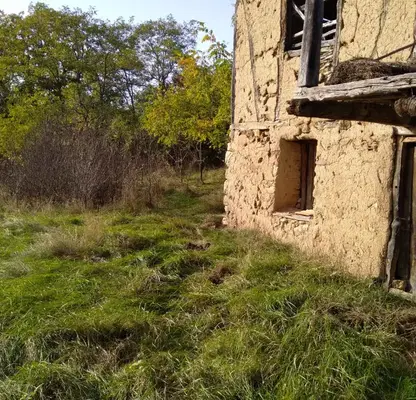 Снимка 2 — Къща с двор 829 кв.м в с. Мурено, област Перник