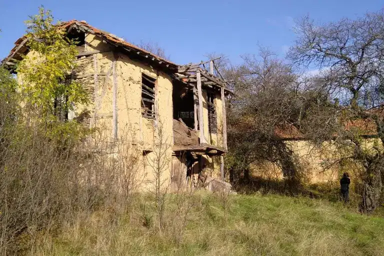 Къща с двор 829 кв.м в с. Мурено, област Перник
