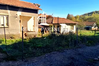 Къща в Перник, с. Ноевци
