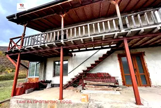Къща в Перник, с. Парамун
