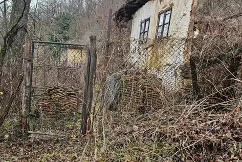 Къща в Перник, с. Пещера