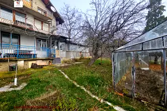 Къща в Перник, с. Поцърненци