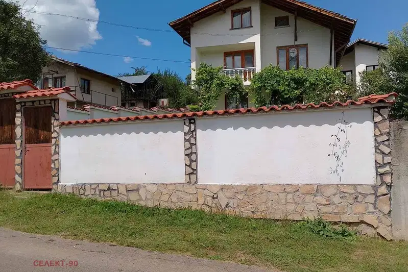Къща в Перник, с. Ракиловци