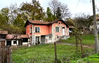 Къща в Перник, с. Расник