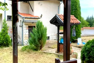 Къща в Перник, с. Ребро