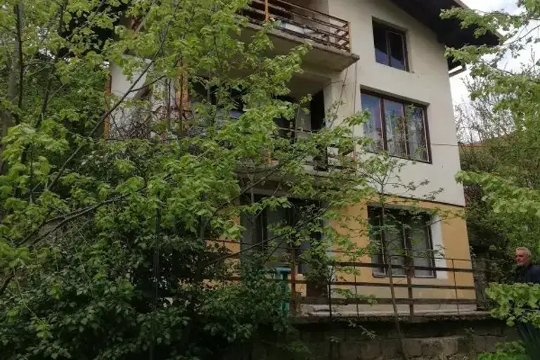 House in Oblast Pernik, Rudarci