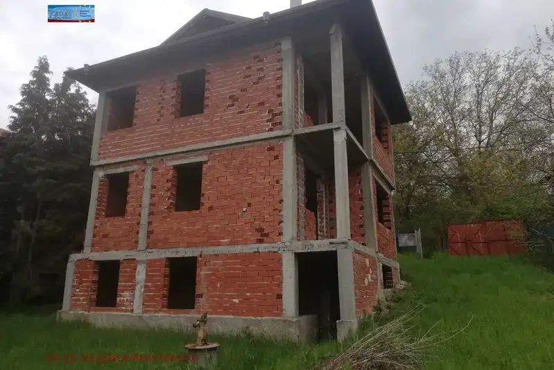 House in Oblast Pernik, Rudarci