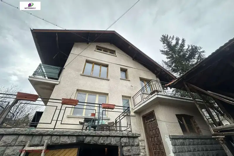 House in Oblast Pernik, Rudarci