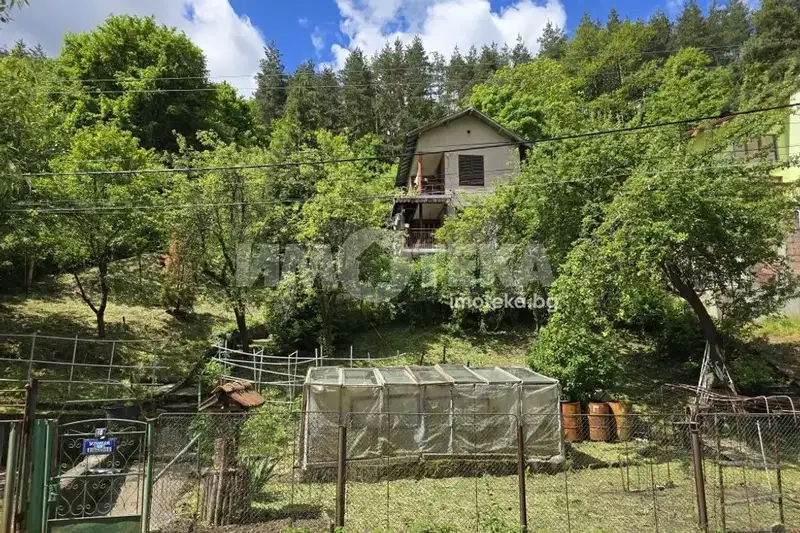 House in Oblast Pernik, Rudarci