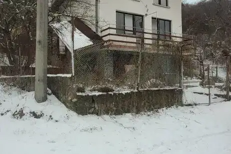 Къща в Перник, с. Сирищник