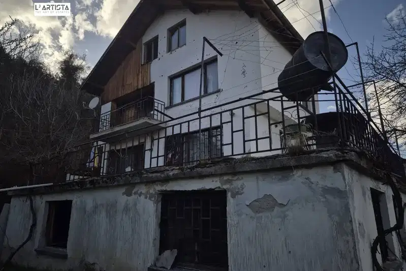 Къща в Перник, с. Сирищник