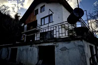Къща в Перник, с. Сирищник