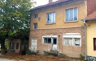 Къща в Перник, с. Сирищник