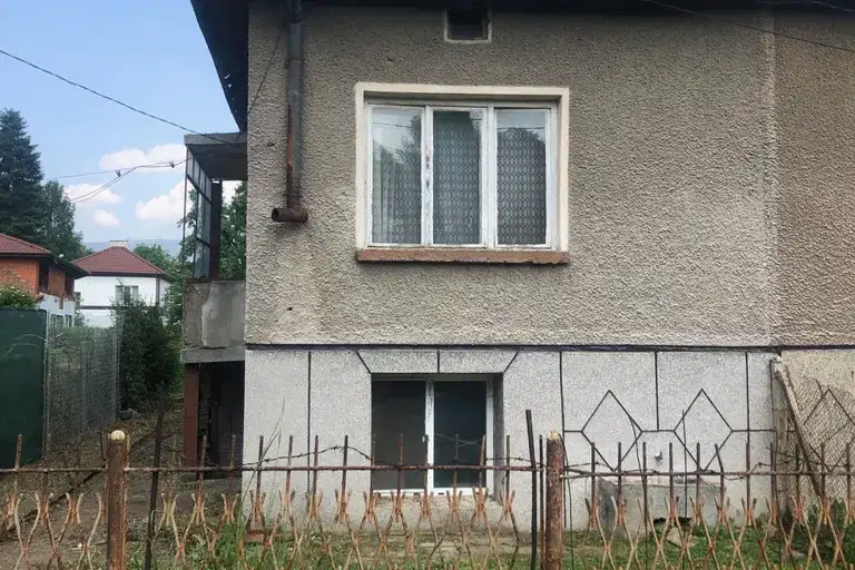 Къща в Перник, с. Студена