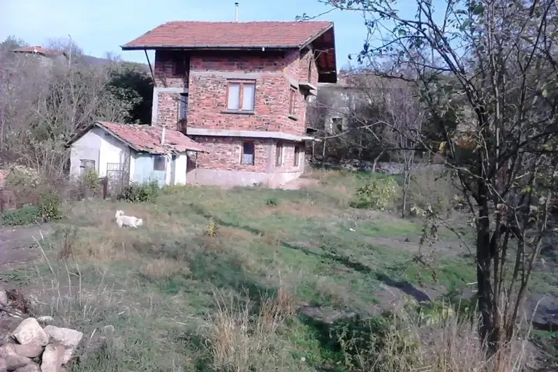 Къща в Перник, с. Видрица
