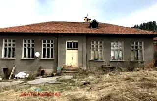 Къща в Перник, с. Ярловци