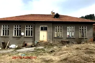 Къща в Перник, с. Ярловци