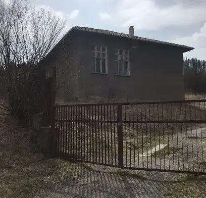 Снимка 2 — Къща в Перник, с. Ярловци