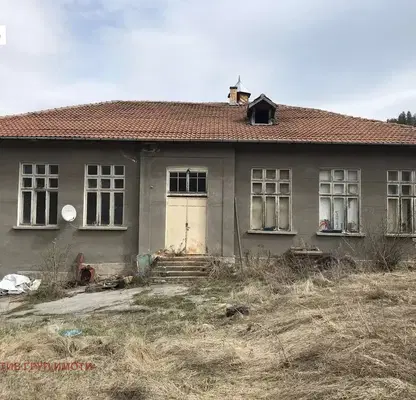 Снимка 3 — Къща в Перник, с. Ярловци