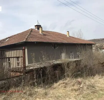 Снимка 4 — Къща в Перник, с. Ярловци