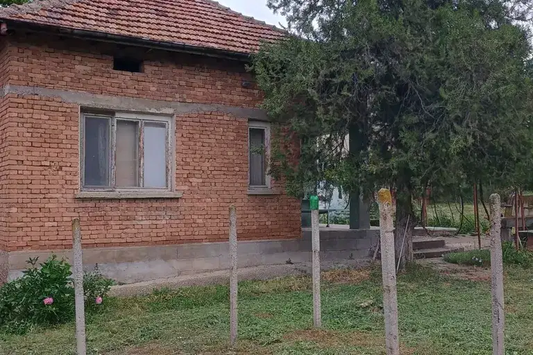 Къща в Плевен, с. Божурица