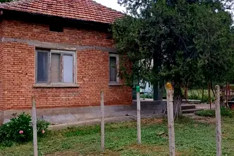 Къща в Плевен, с. Божурица