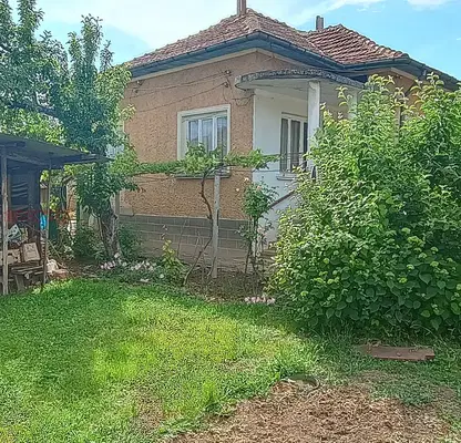 Снимка 3 — Къща с 3 стаи в с. Горни Дъбник, област Плевен с голям двор