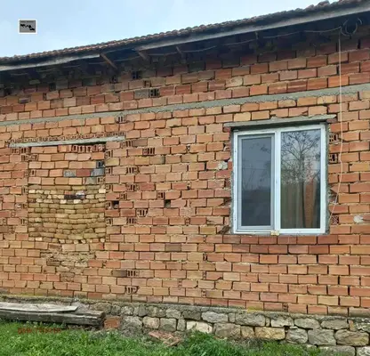 Снимка 2 — Едноетажна къща с 3 стаи в с. Козар Белене, двор 1430 кв.м.