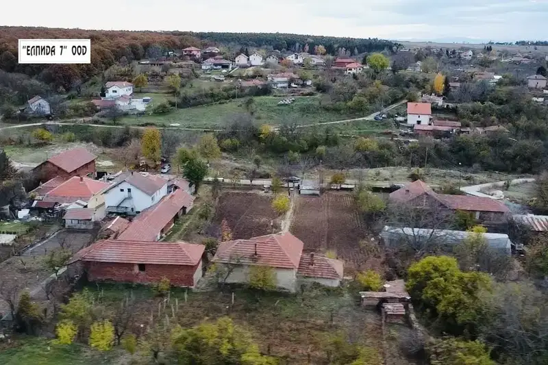 Къща с 2 етажа и гараж в с. Радишево, област Плевен