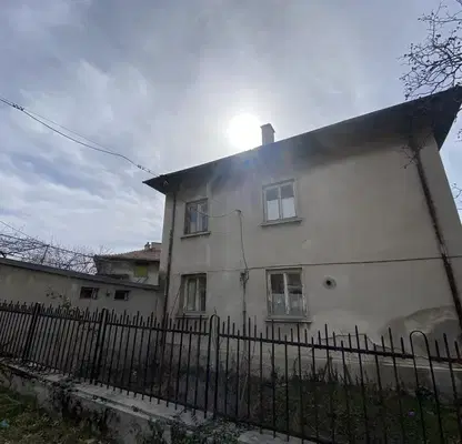 Снимка 3 — Къща в Пловдив, Карлово