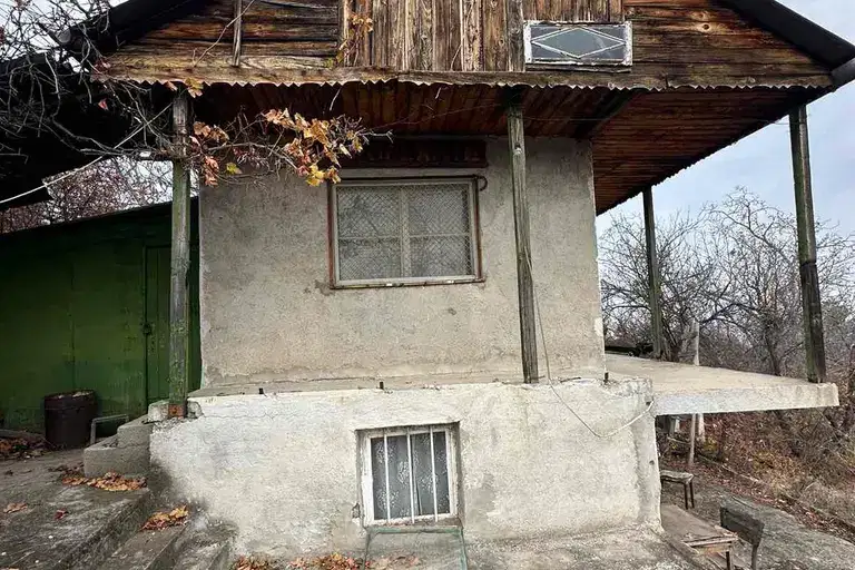 Къща в Пловдив, Перущица