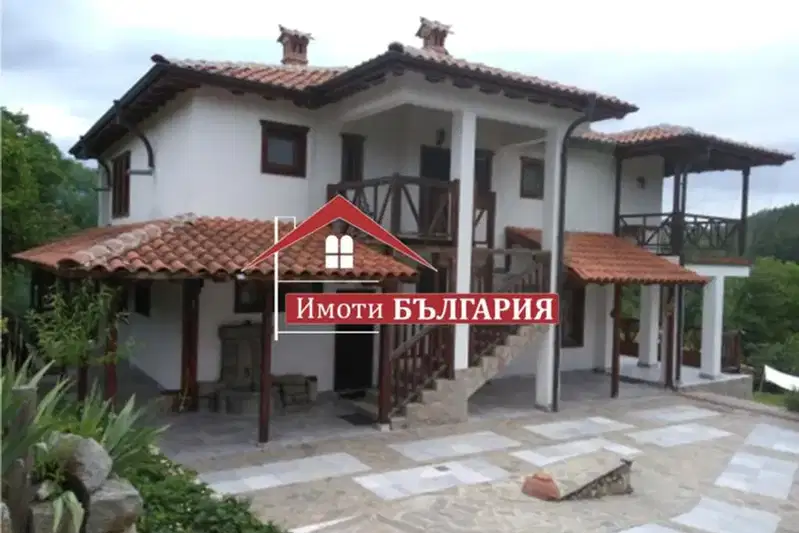 Къща с 5 стаи и голям двор в с. Богдан, област Пловдив