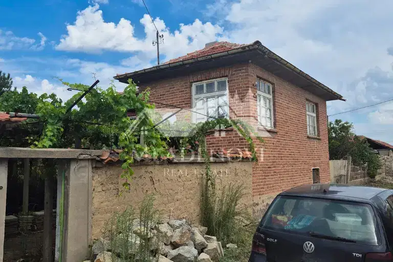 House in Oblast Plovdiv, Dylgo Pole