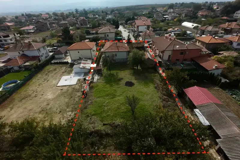 Двуетажна къща с двор в село Кадиево, област Пловдив