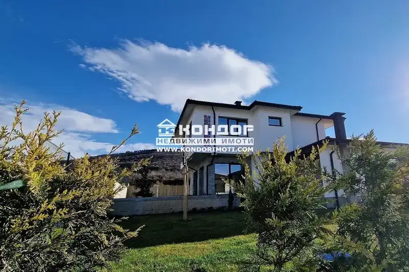 4-room house with garage in Markovo village with panoramic view