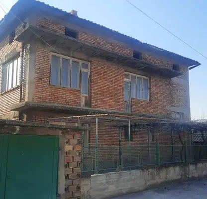 Снимка 3 — Двуетажна къща с гараж в с. Ново село, обл. Пловдив