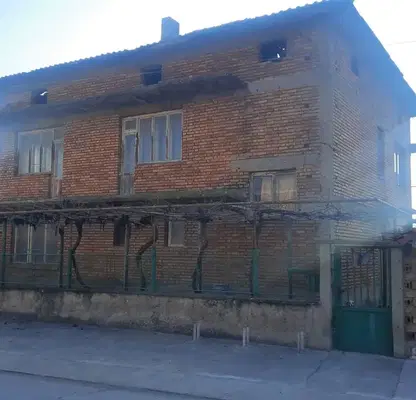 Снимка 4 — Двуетажна къща с гараж в с. Ново село, обл. Пловдив