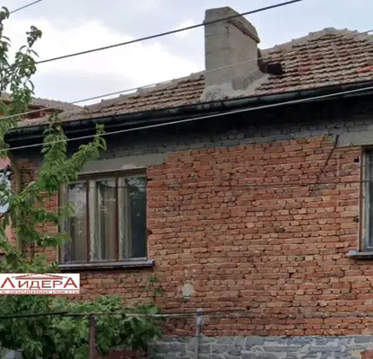 Снимка 3 — Масивна тухлена къща с 6 стаи и гараж в с. Първенец