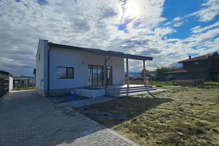 Къща в Пловдив, с. Радиново