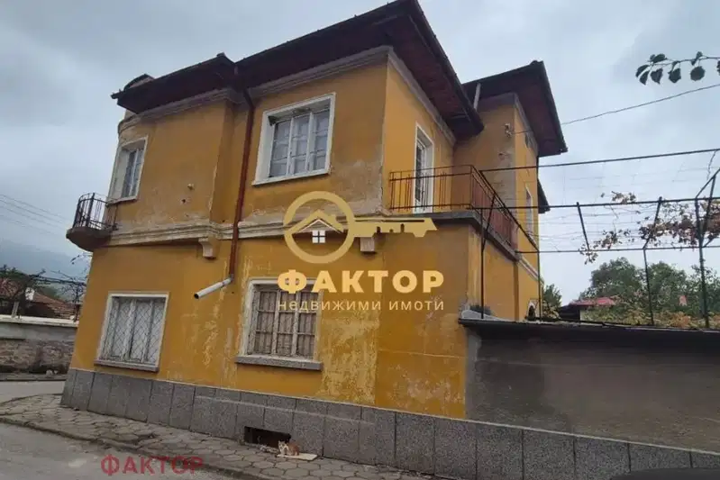 House in Oblast Plovdiv, Ustina