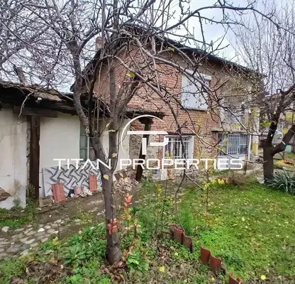 Снимка 2 — Къща в Пловдив, с. Златовръх