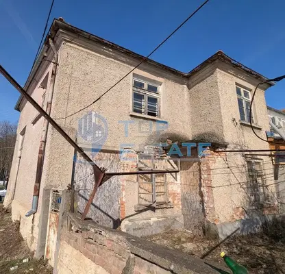 Снимка 2 — Двуетажна тухлена къща с гараж в гр. Борово, област Русе