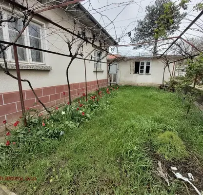 Снимка 4 — Къща с 3 спални в центъра на Борово с гараж и двор